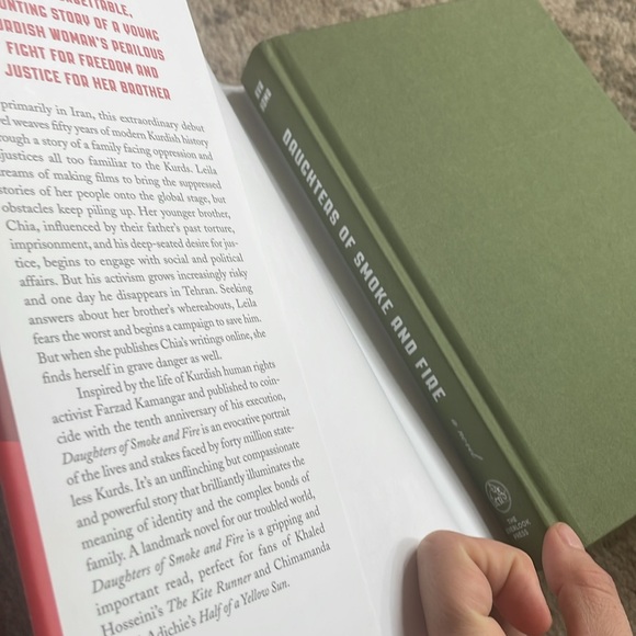 📚 3/20$ 📚 Daughters of Smoke and Fire - Ava Homa - Picture 4 of 6